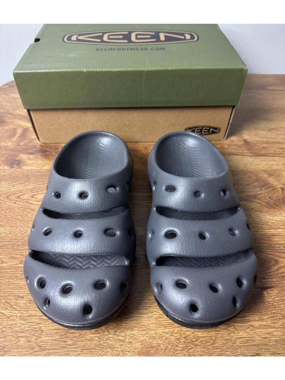 KEEN Women's Yogui Arts Clog Sandals Black Size 9 Slip On Comfort